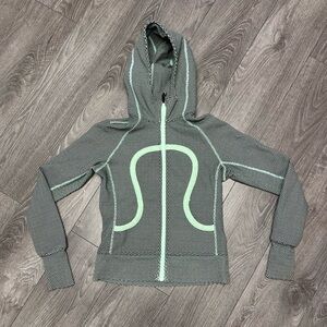 Lululemon Scuba Full-Zip Hoodie in the Double Diamond Fresh Teal Size 6